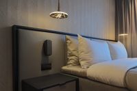interieur ontwerp hotelsuite gastenkamer Nilson beds headbord wandlamp